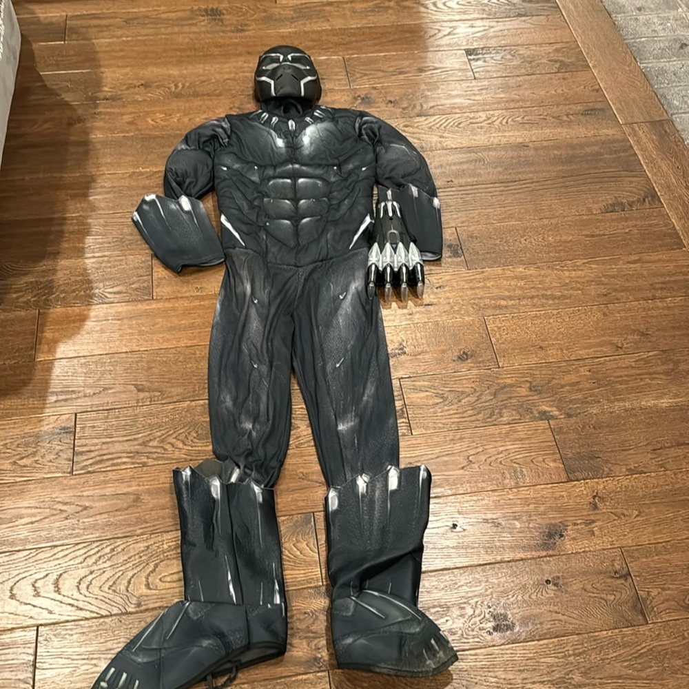 Halloween Youth Black Panthet costume with mask and hand weapon that works!
